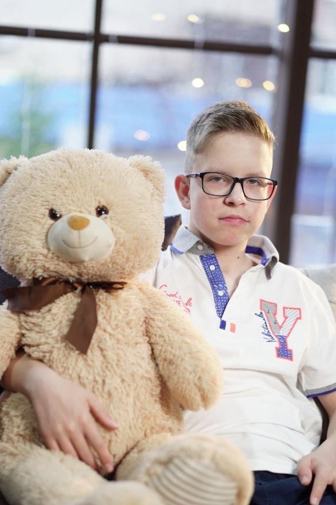 Мише нужна ортопедическая обувь и тонометр