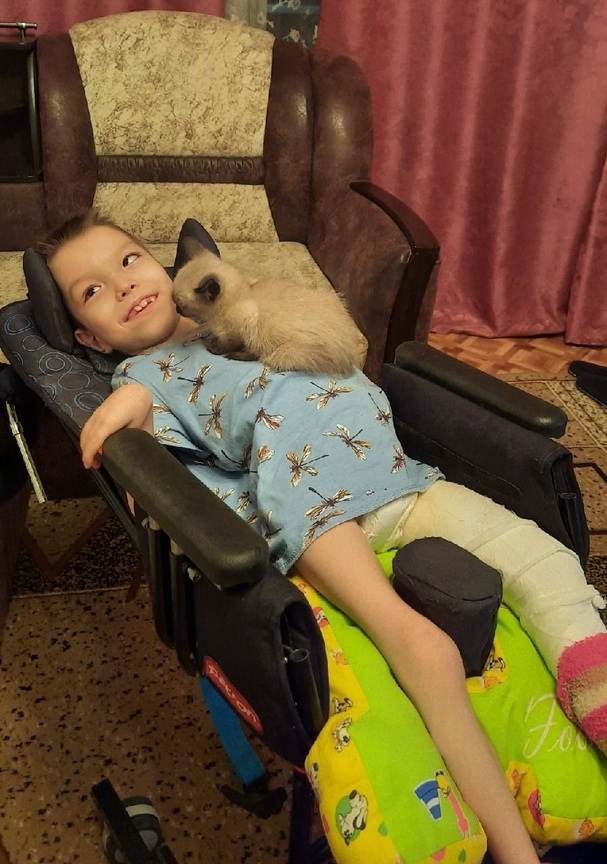 Данилу нужен тренажер типа "Гросса" и шарнирные наколенники