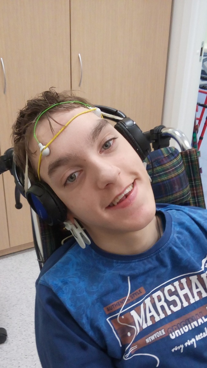 Максиму требуется помощь в приобритении коляски и тренажера