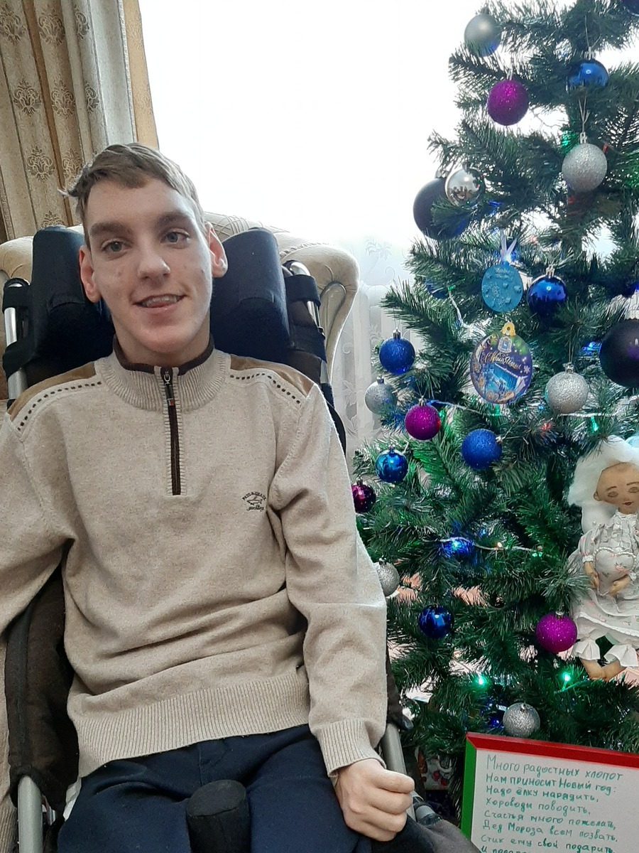 Максиму необходимо специальное сиденье