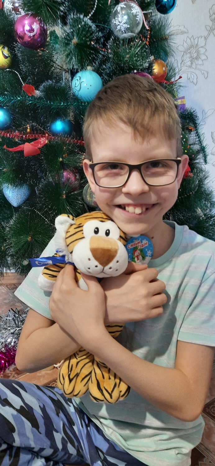 Мише необходима ортопедическая обувь и вспомогательное оборудование для ног и спины 