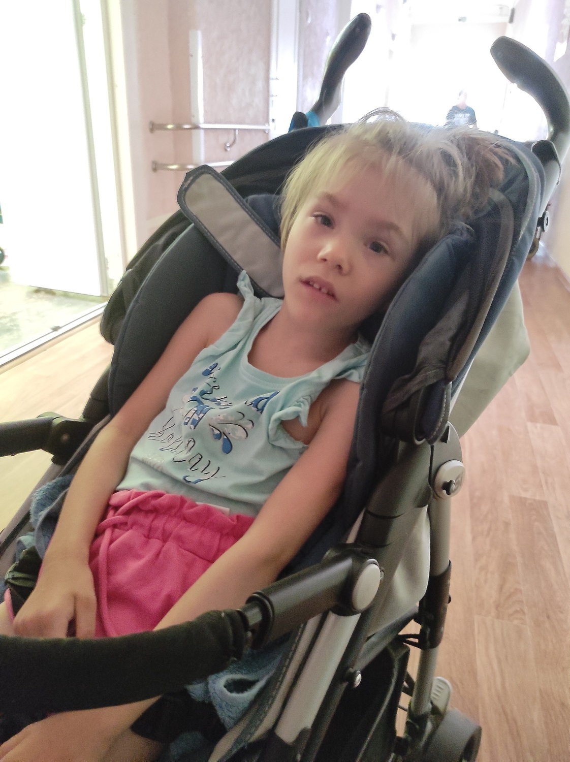 Для Насти нужна инвалидная коляска