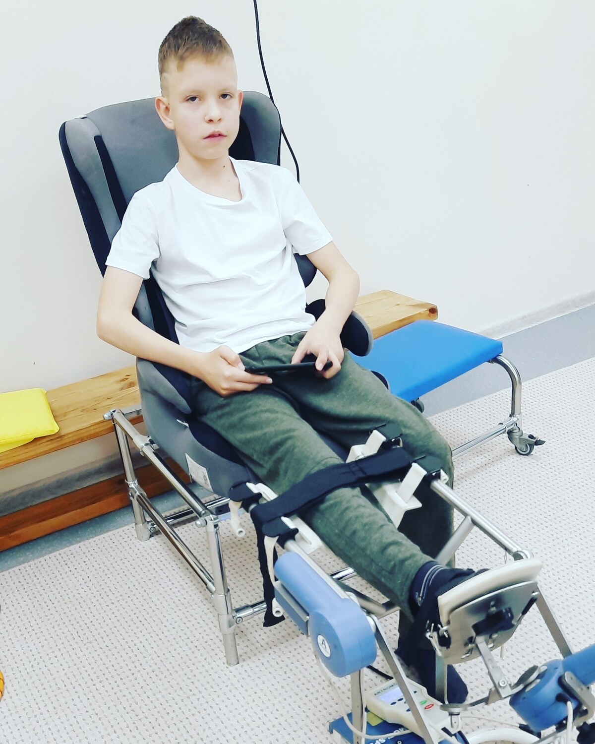 Мише нужна ортопедическая обувь и небулайзер