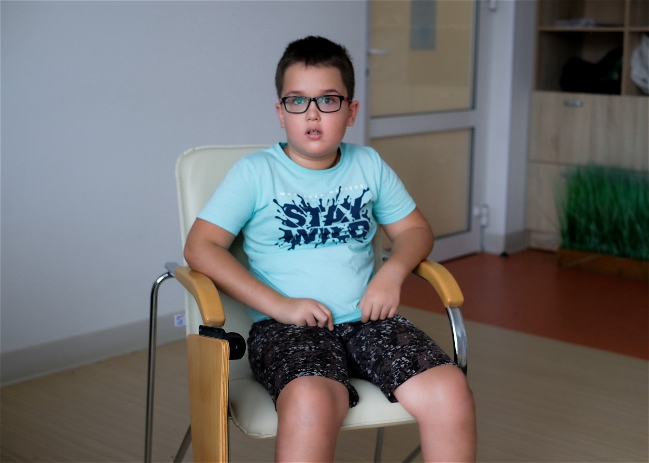 Мише нужна ортопедическая обувь и средства для сдачи важных анализов